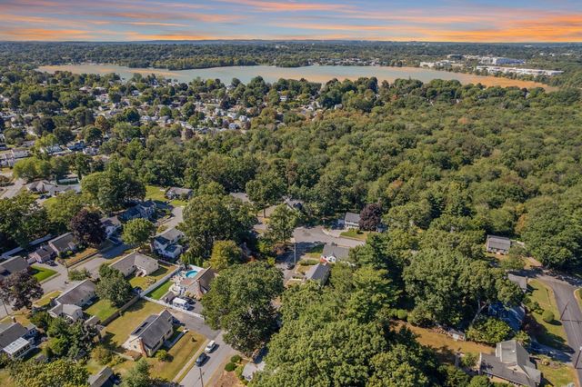 39 Robin Rd, Wakefield, MA 01880