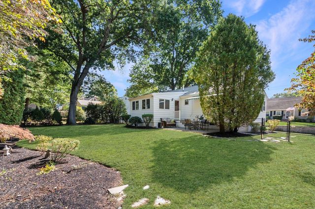 39 Robin Rd, Wakefield, MA 01880