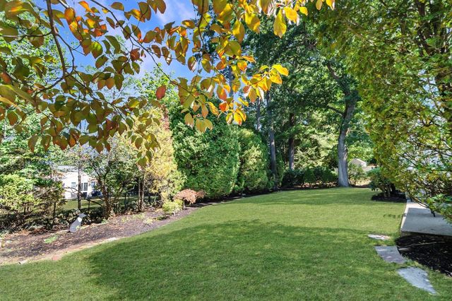 39 Robin Rd, Wakefield, MA 01880