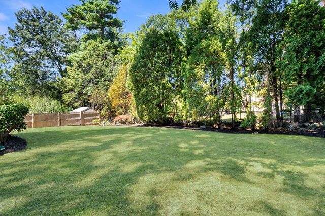 39 Robin Rd, Wakefield, MA 01880