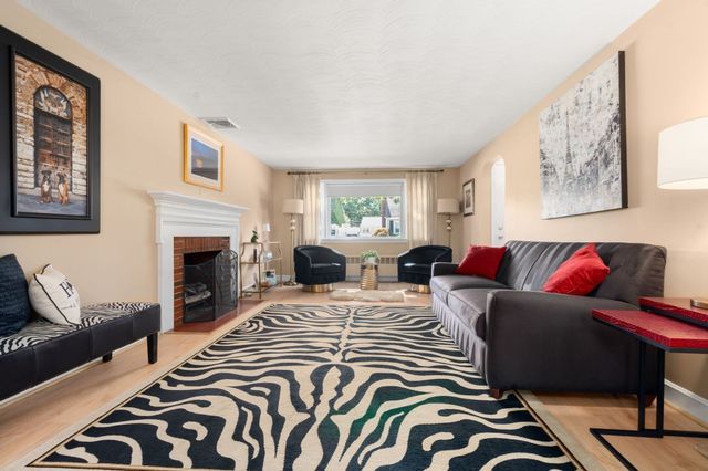 39 Robin Rd, Wakefield, MA 01880