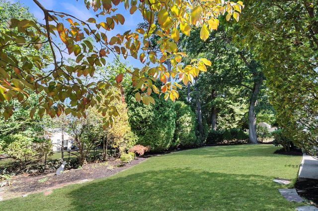 39 Robin Rd, Wakefield, MA 01880