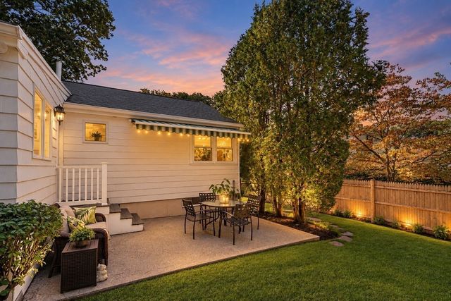 39 Robin Rd, Wakefield, MA 01880