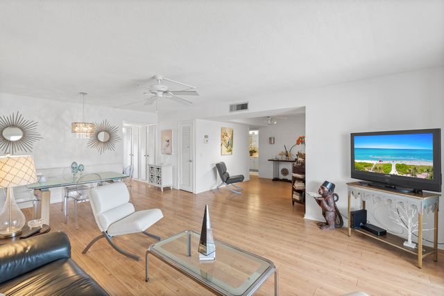 25 SE 13th Street B3, Boca Raton, FL 33432