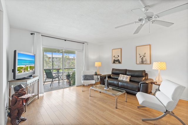 25 SE 13th Street B3, Boca Raton, FL 33432