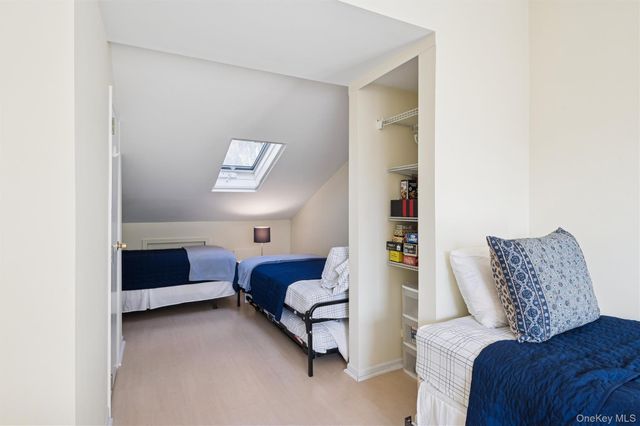 7 Huckleberry Lane, Hampton Bays, NY 11946