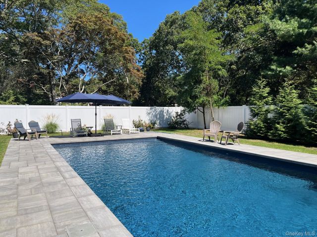 7 Huckleberry Lane, Hampton Bays, NY 11946