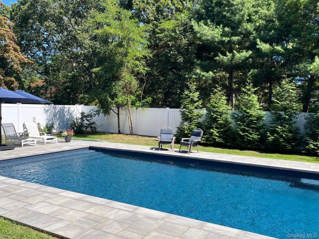 7 Huckleberry Lane, Hampton Bays, NY 11946