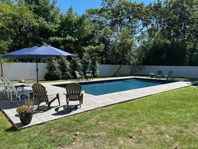 7 Huckleberry Lane, Hampton Bays, NY 11946