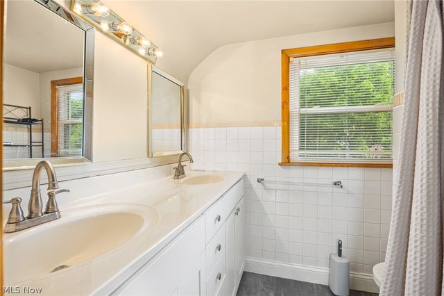 1881 Adelaide Boulevard, Akron, OH 44305