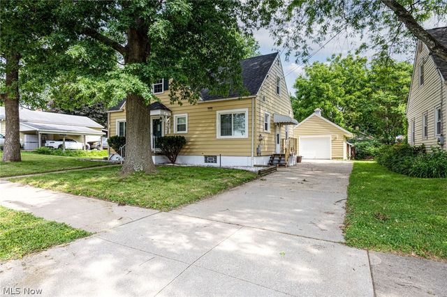 1881 Adelaide Boulevard, Akron, OH 44305