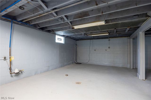 1881 Adelaide Boulevard, Akron, OH 44305