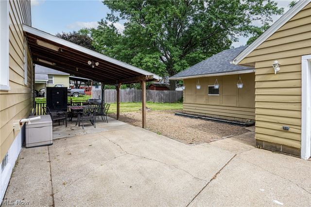 1881 Adelaide Boulevard, Akron, OH 44305