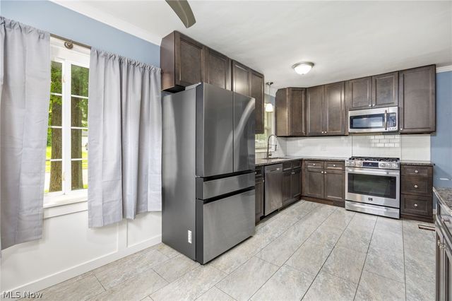 1881 Adelaide Boulevard, Akron, OH 44305