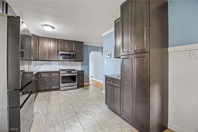 1881 Adelaide Boulevard, Akron, OH 44305