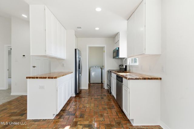 3095 Beaugez Street, D'iberville, MS 39540