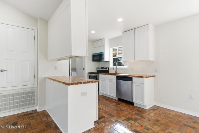 3095 Beaugez Street, D'iberville, MS 39540