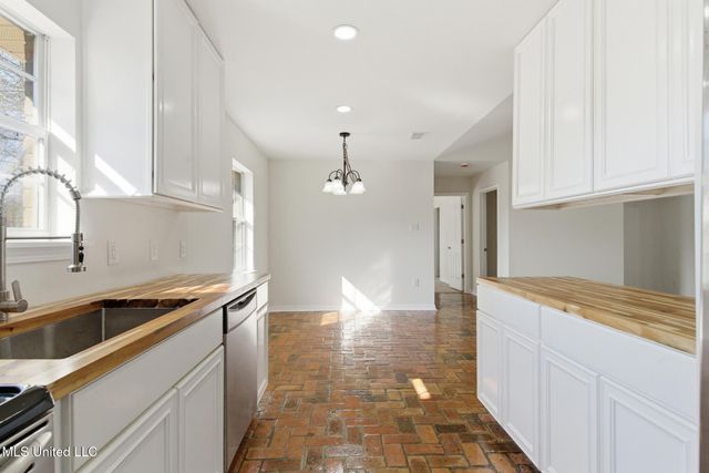 3095 Beaugez Street, D'iberville, MS 39540