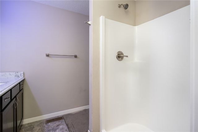 6614 Scarlet Rose SW, Cedar Rapids, IA 52404