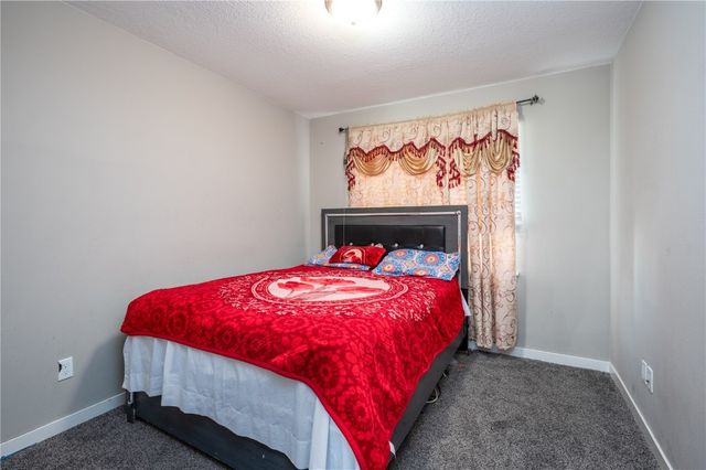 6614 Scarlet Rose SW, Cedar Rapids, IA 52404