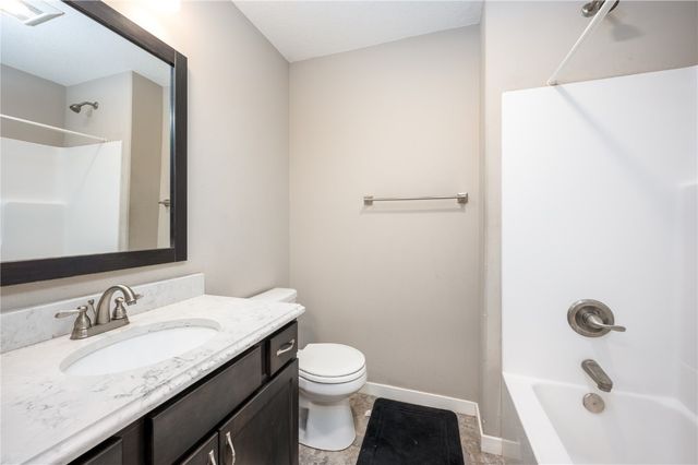 6614 Scarlet Rose SW, Cedar Rapids, IA 52404