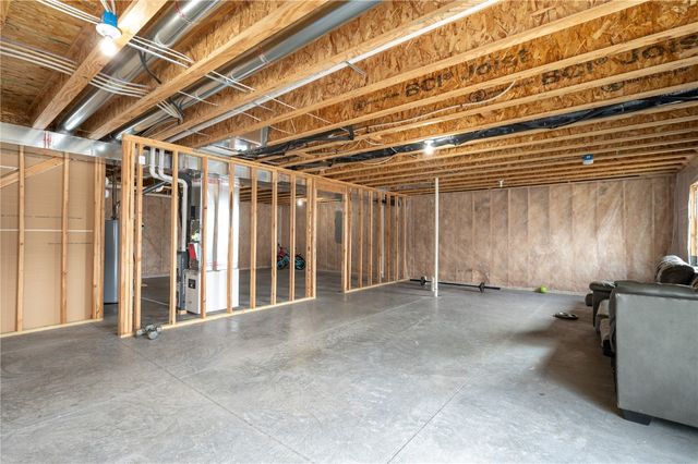 6614 Scarlet Rose SW, Cedar Rapids, IA 52404