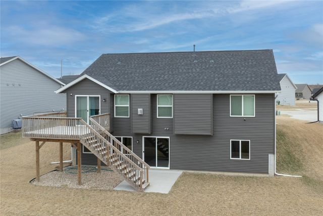 6614 Scarlet Rose SW, Cedar Rapids, IA 52404