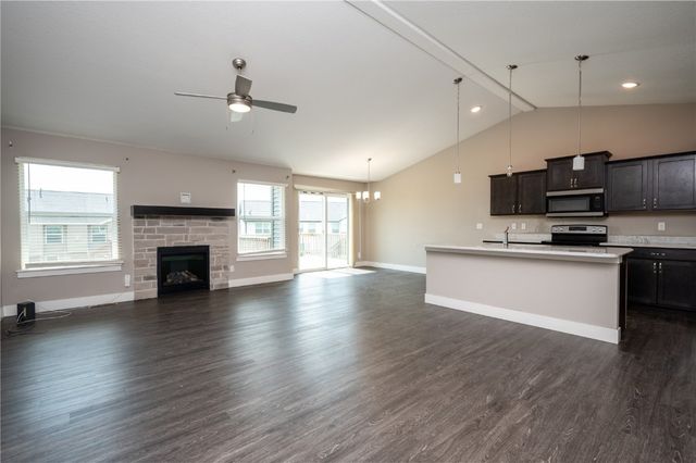 6614 Scarlet Rose SW, Cedar Rapids, IA 52404