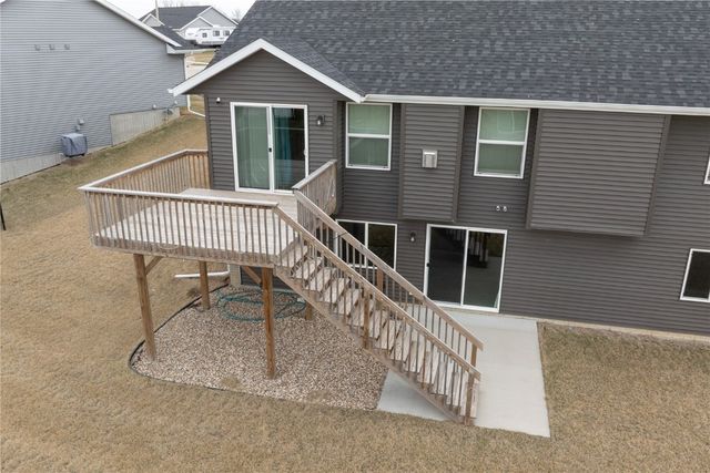 6614 Scarlet Rose SW, Cedar Rapids, IA 52404