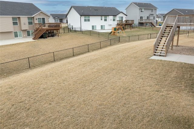 6614 Scarlet Rose SW, Cedar Rapids, IA 52404