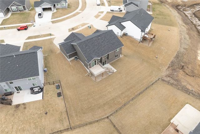 6614 Scarlet Rose SW, Cedar Rapids, IA 52404