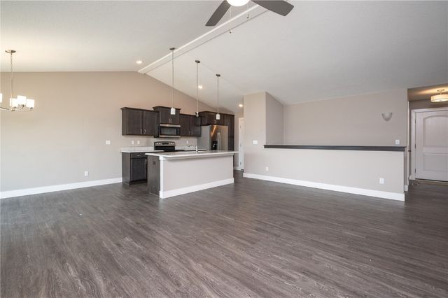 6614 Scarlet Rose SW, Cedar Rapids, IA 52404