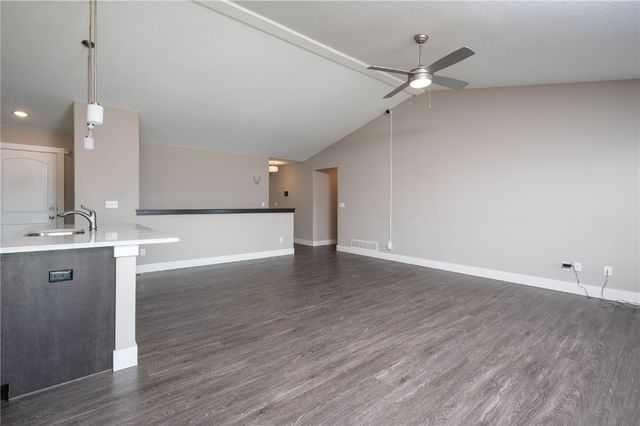 6614 Scarlet Rose SW, Cedar Rapids, IA 52404