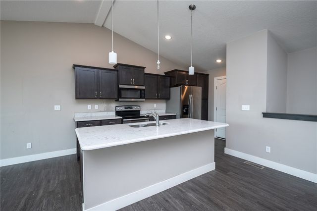 6614 Scarlet Rose SW, Cedar Rapids, IA 52404