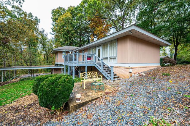 141 36th Avenue NW, Hickory, NC 28601