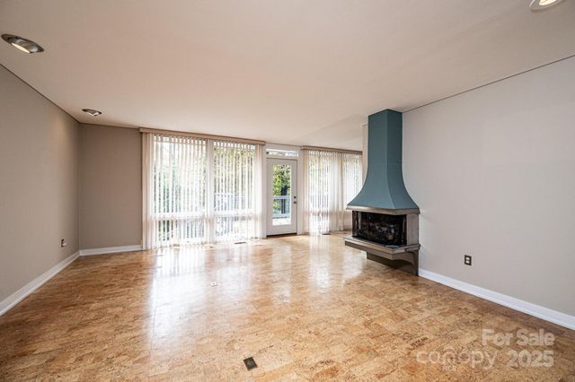 141 36th Avenue NW, Hickory, NC 28601