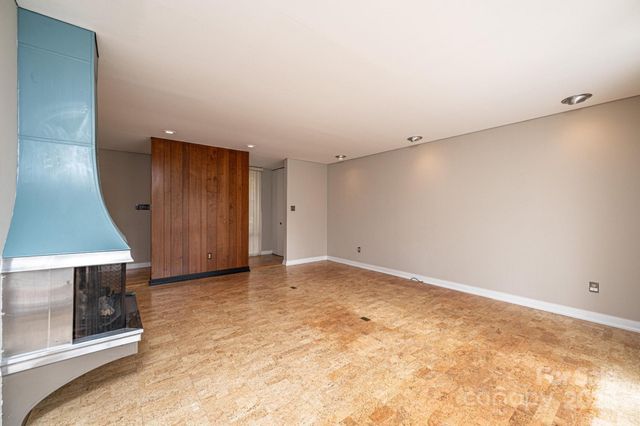 141 36th Avenue NW, Hickory, NC 28601