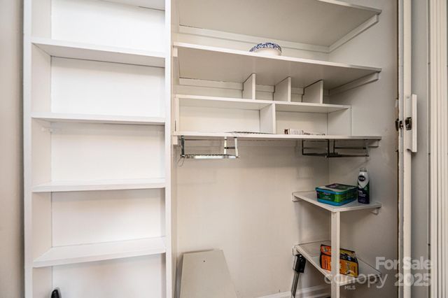 141 36th Avenue NW, Hickory, NC 28601