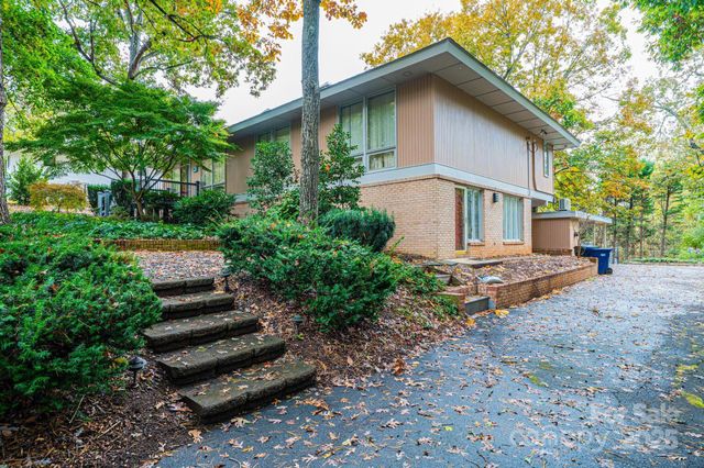 141 36th Avenue NW, Hickory, NC 28601