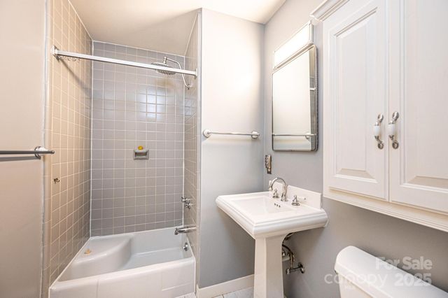 141 36th Avenue NW, Hickory, NC 28601