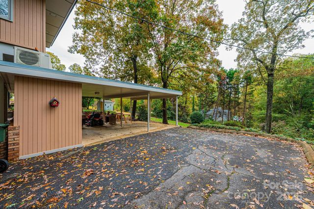 141 36th Avenue NW, Hickory, NC 28601