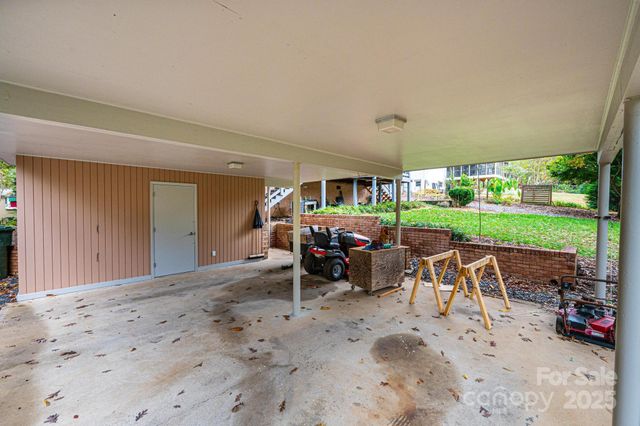 141 36th Avenue NW, Hickory, NC 28601