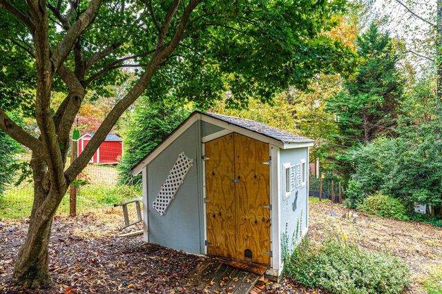 141 36th Avenue NW, Hickory, NC 28601