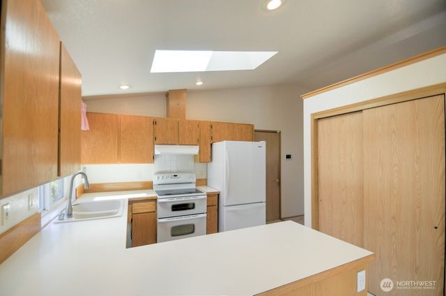 2725 27th Avenue SW, Olympia, WA 98512