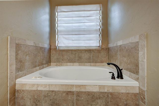 90 Olde Village Way, Edmond, OK 73013