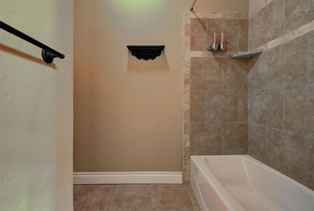 90 Olde Village Way, Edmond, OK 73013