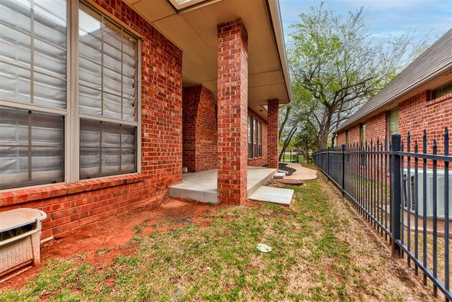 90 Olde Village Way, Edmond, OK 73013