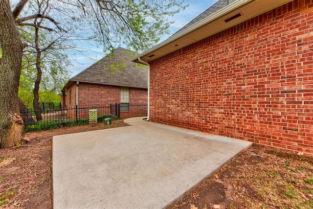 90 Olde Village Way, Edmond, OK 73013