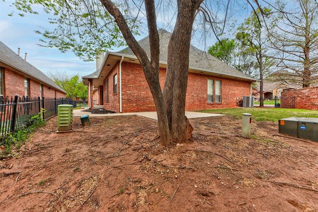 90 Olde Village Way, Edmond, OK 73013