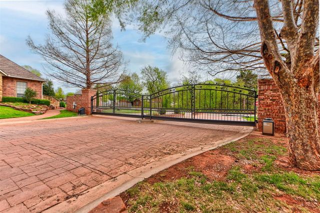 90 Olde Village Way, Edmond, OK 73013